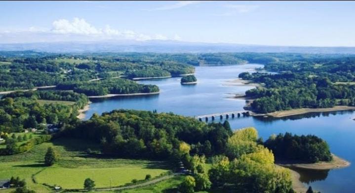 Ma Cabane Au Bord Du Lac Neuvic  Екстер'єр фото